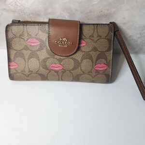 Coach Lips Wallet
